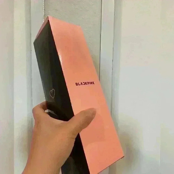 AMEX COACHELLA EXCLUSIVE BLACKPINK TOWEL NEW IN BOX - Picture 4 of 6